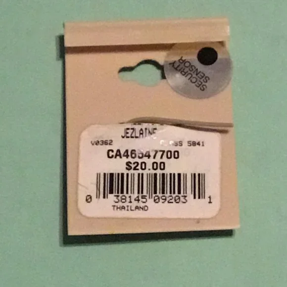 Vintage Madison Studios sterling silver fish pendant or charm - mint on card - Picture 3 of 4